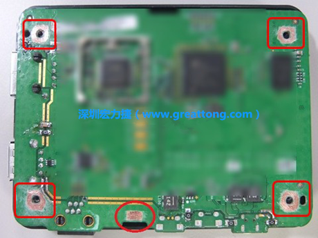 手動去綠漆。使用傳統(tǒng)的刀片去除綠漆后的效果。